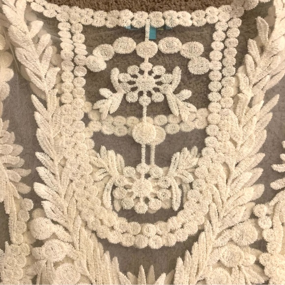 Me My Emblem Crochet Lace Embroidered Blouse - Picture 8 of 9